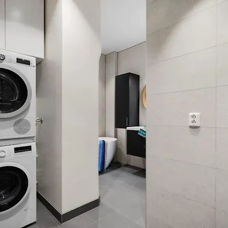 Apartment Dinbnb I 104 Sqm Of Comfort I 450m To I Bathtub *